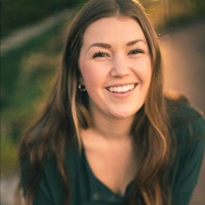 Meet your Posher, Abigail